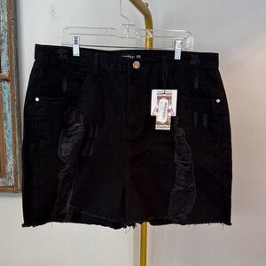 Boohoo Plus high rise Black distressed Jean Shorts NWT 16